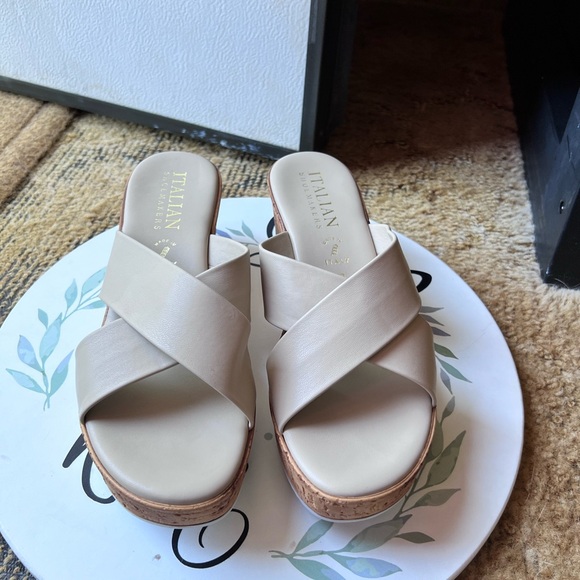 Italian Shoemakers Elexis Women's Wedge Sandals - Picture 13 of 17